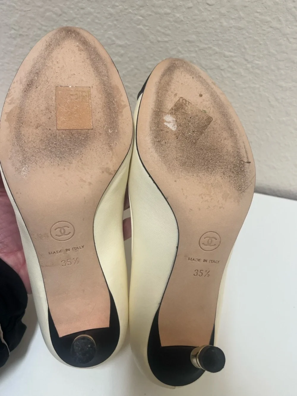 CHANEL Cream and Black Cap-Toe Mid Heel Pumps 35.5